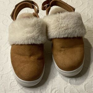 Skechers Street Goldie Cozy Kids shows. Size 2.